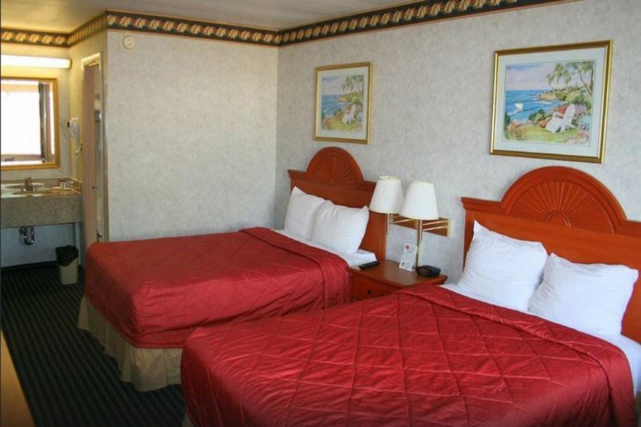 Ramada By Wyndham Baltimore West Exterior foto